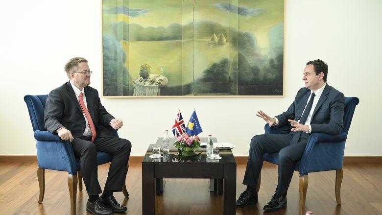 Kurti priti në takim ambasadorin Abbott, biseduan për zhvillimet në vend