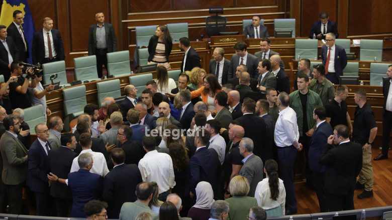 Përleshja fizike në Kuvend, KMDLNJ: Bislimi si mysafir s’kishte të drejtë ta griste foton e opozitës