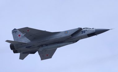 Rrëzohet një aeroplan ushtarak në Rusi