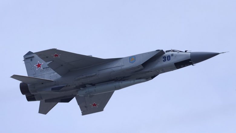 Rrëzohet një aeroplan ushtarak në Rusi