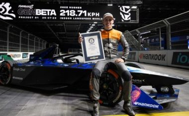 Një veturë e Formula E ka vendosur një rekord të ri botëror Guinness për shpejtësi brenda pistës së brendshme