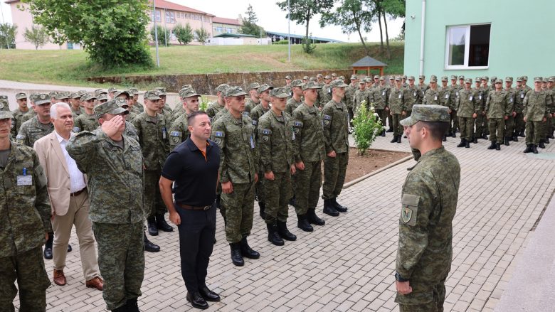 Mehaj vizitoi Komandën e Stërvitjes në Ferizaj: 316 rekrutët e rinj, nder dhe krenari duke u trajnuar për t’i shërbyer atdheut