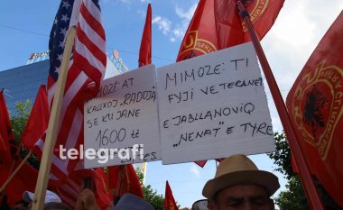 Pankanartat në duart e protestuesve “Mimozë: Ti fyeji veteranët…”