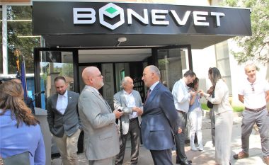 Hapet qendra “Bonevet” në Pejë, Hovenier: SHBA-të të përkushtuara për ta ndihmuar Kosovën