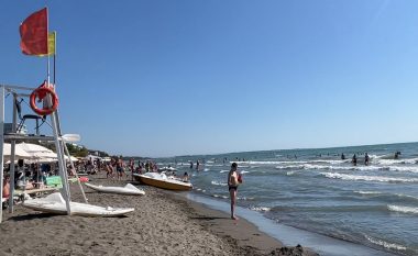 Në Vlorë mungojnë rojet bregdetare, rrezikohen pushuesit