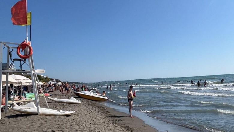 Në Vlorë mungojnë rojet bregdetare, rrezikohen pushuesit