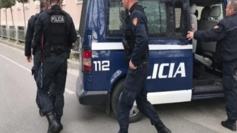 Dhunoi dhe kërcënoi me armë gjahu nënën e tij, arrestohet 44-vjeçari në Gjirokastër