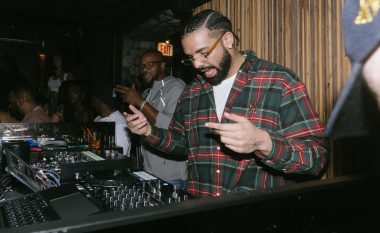 Pasi u krenua me thonjtë rozë në Instagram, Drake u desh të mbrohej për shkak të kritikave