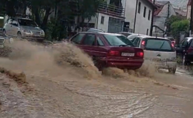 Reshje të rrëmbyeshme të shiut në Manastir, mblidhet shtabi komunal i krizës