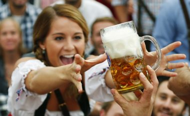 Studimi suedez: Pse konsumi i birrës u bën mirë femrave
