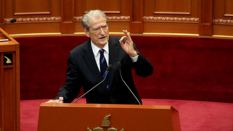 Berisha dënon qëndrimin e Ramës për Kosovën në Kuvend: Fjalimi i shkruar në zyrën e Vuçiqit