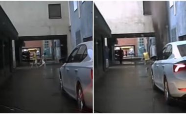 Copa e betonit bie nga një ndërtesë në Novi Sad, për pak sa nuk godet dy të rinj