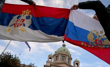 The Economist: Serbia një nga ‘idiotët e dobishëm’ të Vladimir Putinit në Evropë