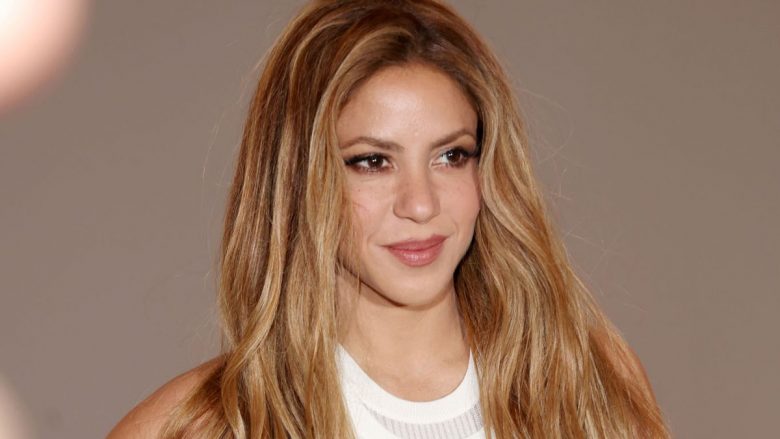 Shakira përcjell sërish garën e Formula 1, nxit edhe më shumë thashetheme për lidhjen me Hamilton