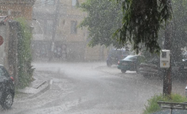 Mot i ligë në Shkup, reshjet e shiut do të vazhdojnë edhe gjatë natës