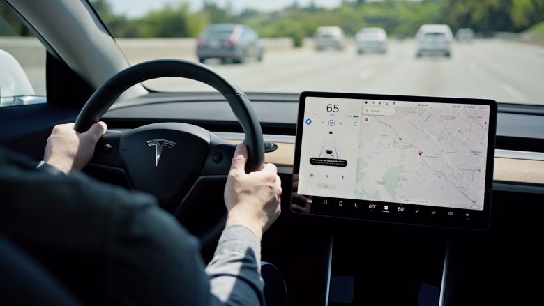 Tesla po punëson shofer testues për teknologjinë Autopilot në SHBA dhe Kanada