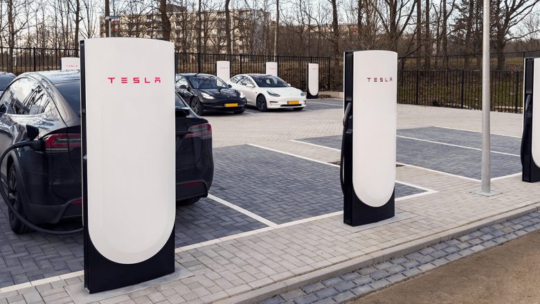Konfirmohet se Tesla Supercharger V4 do ta mbështet karikimin me 350kW