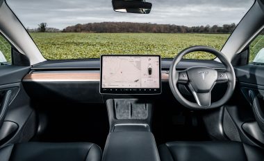 Tesla do të lejojë transferimin e softuerit Full Self-Driving te automjetet e tjera