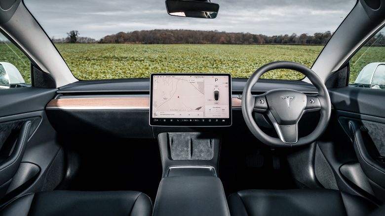 Tesla do të lejojë transferimin e softuerit Full Self-Driving te automjetet e tjera