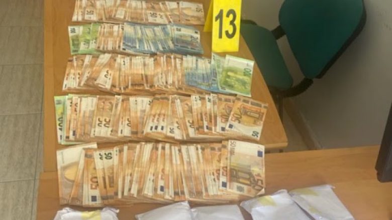 Tentoi të fuste 44 mijë euro të padeklaruara, arrestohet një person në portin e Durrësit