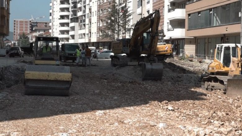 Nis rregullimi i rrugëve që zhbllokojnë komplet qytetin e Mitrovicës