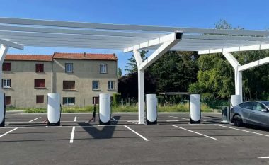 Stacioni i ri i karikimit V4 të Tesla shfaqet në Francë