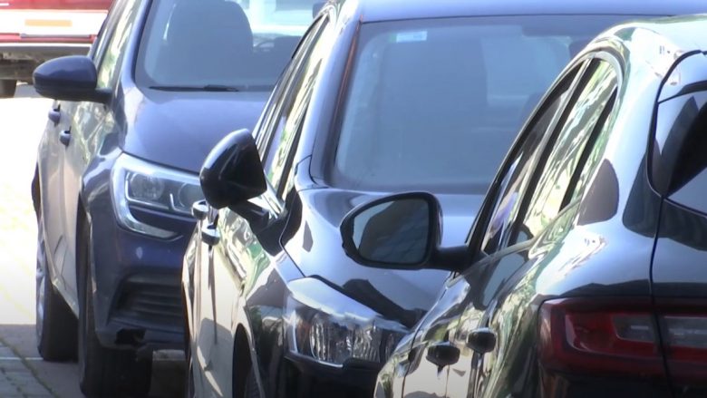 Ministria e Financave iu jep afat deri në fund të ditës kompanive të sigurimeve për të kthyer çmimet e vjetra për sigurimin e automjeteve