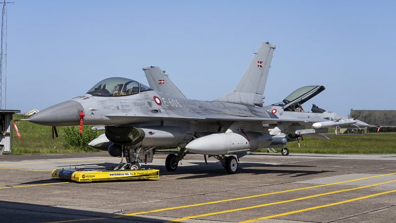 SHBA miratoi dërgimin e aeroplanëve F-16 në Ukrainë përmes Danimarkës dhe Holandës