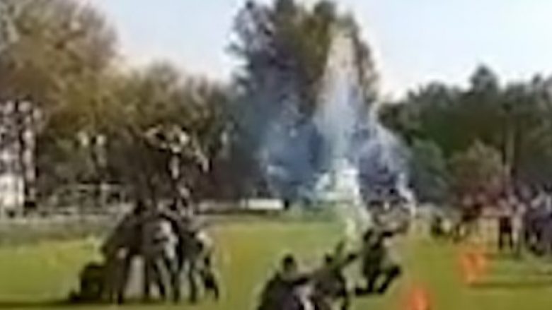 “Profesionalizmi” i ushtrisë së Putinit, shtien me armë gjatë një eventi dhe tmerrojnë turmën – lëndohen fëmijët rusë që ishin prezentë