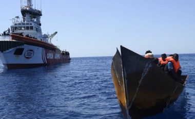 Fundoset një anije pranë ishullit italian, humbin jetën 41 emigrantë