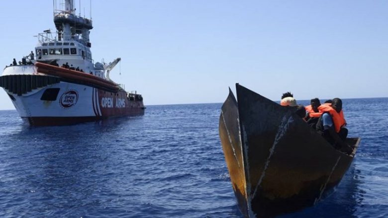 Fundoset një anije pranë ishullit italian, humbin jetën 41 emigrantë