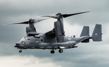 Një helikopter i ushtrisë amerikane rrëzohet në Australi, humbin jetën tre persona – 20 tjerë i mbijetojnë rrëzimit