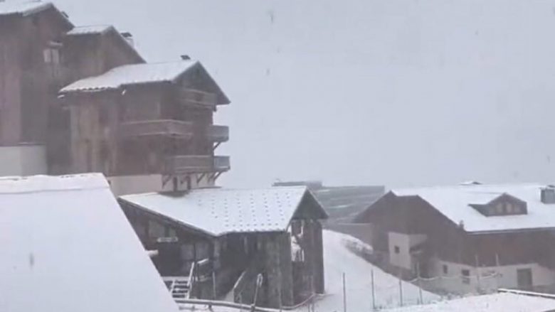 “Erdhi dimri”, bora zbardhë alpet e Francës