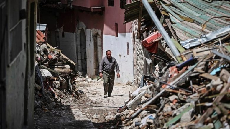 Një tërmet i fuqishëm godet Turqinë, lëndohen të paktën 23 persona