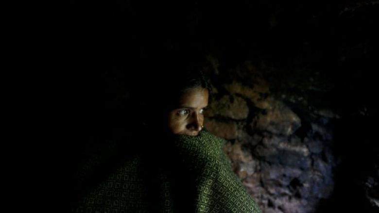 E detyruan të qëndrojë në kasolle gjatë ciklit menstrual, 16-vjeçarja nga Nepali vdes pas kafshimit nga gjarpri