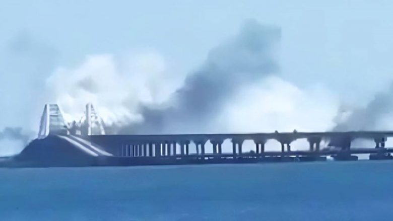 Shpërthime të fuqishme në urën e Krimesë, ndalet qarkullimi