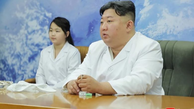 Kim Jong-un ndalon gratë të veshin pantallona të shkurtra, kundërshton “modën kapitaliste”