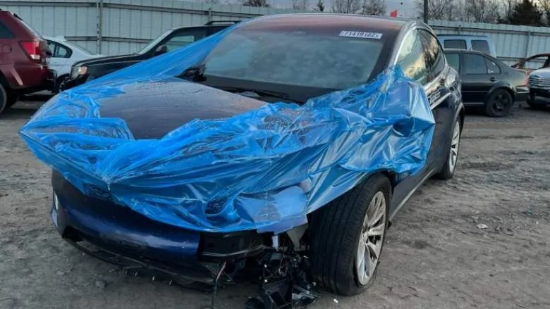 Amerikani e kishte shitur veturën e tij të aksidentuar për pjesë, tronditet kur zbulon se ajo gjendet në Ukrainë