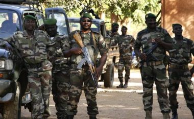 Diplomatja amerikane takon udhëheqësit ushtarakë të Nigerit, nuk lejohet të takohet me presidentin e rrëzuar