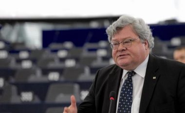 Eurodeputeti gjerman: Borrell i njëanshëm, përkëdhel Serbinë – sanksionon Kosovën