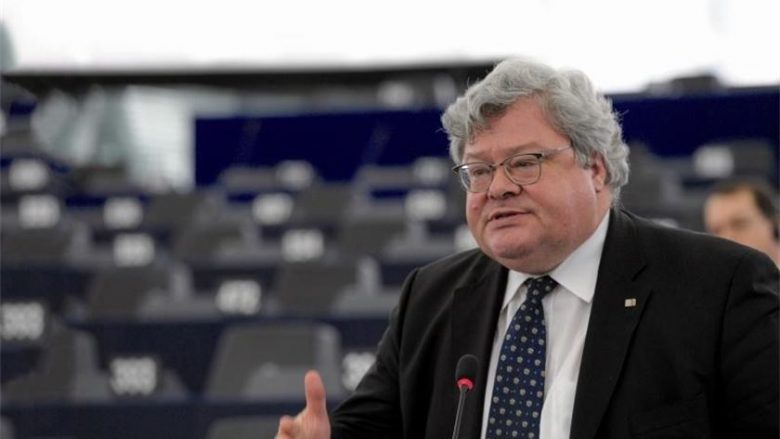 Eurodeputeti gjerman: Borrell i njëanshëm, përkëdhel Serbinë – sanksionon Kosovën