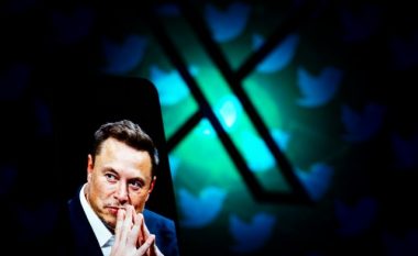 Shkoi për ta ndjekur nga afër finalen e turnirit, turma filloi t’i bërtas Elon Musk: Ktheje Twitter-in