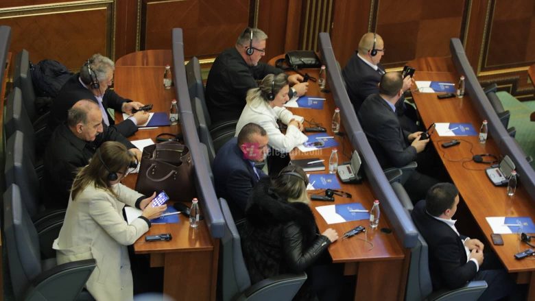 125 mijë euro paga për 10 deputetët serbë që shkuan veç një ditë në Kuvend
