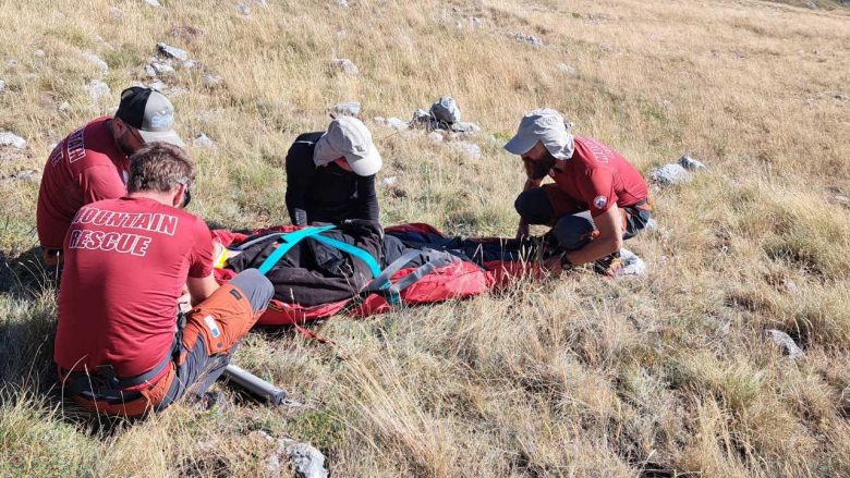 Alpinisti holandez u rrëzua gjatë lëshimit me parashutë në Galiçicë, operacion i parë i kërkim-shpëtimit rezultoi pa sukses!