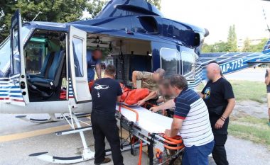 Parashutisti holandez transportohet me helikopter për ndihmë mjekësore në Shkup