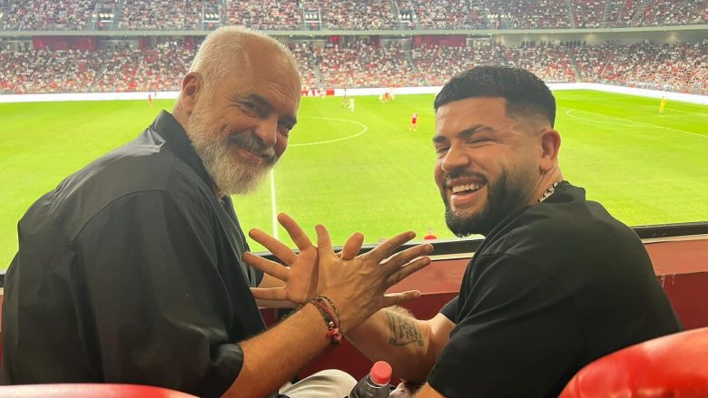 Edi Rama dhe Noizy ndjekin bashkë ndeshjen Partizani-Roma