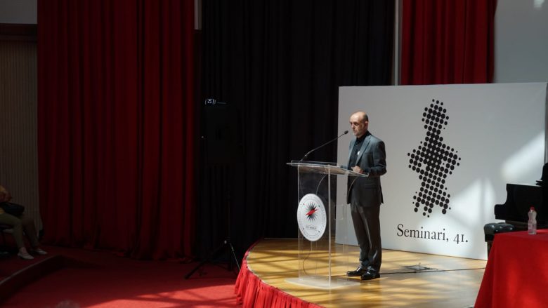 Vlerësohet seminari ndërkombëtar për Gjuhën, Letërsinë dhe Kulturën Shqiptare