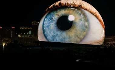 Sfera LED në Las Vegas e merr imazhin e një syri – ‘frikëson’ banorët