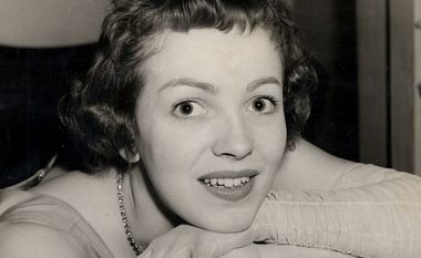 Vdes këngëtarja britanike, Patricia Bredin