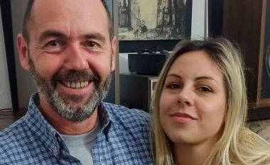 Flet babai i argjentinases që dyshohet se partneri e hodhi nga ballkoni i hotelit në Fushë Kosovë